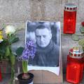 FOTO U Zagrebu zapalili svijeće i ostavili cvijeće u čast Navaljnog