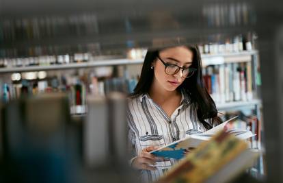 Što čitamo tijekom pandemije: 'Kuharice i duhovna literatura su postale vrlo tražene knjige'