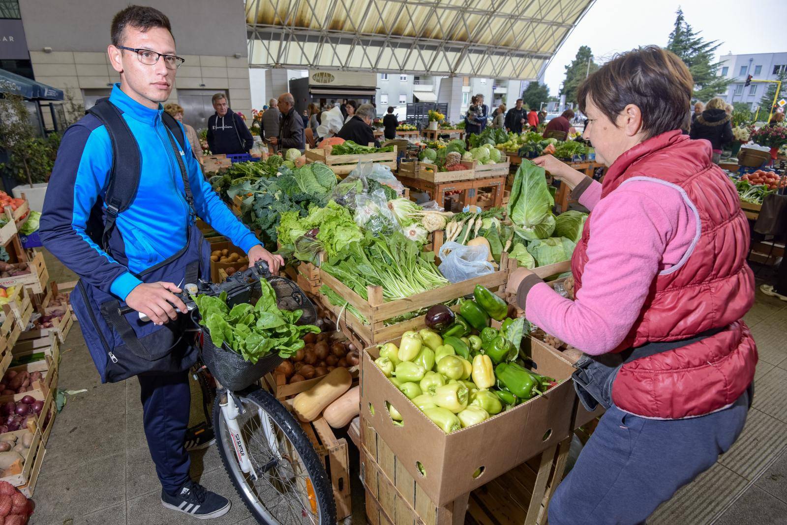 S tržnice na kućna vrata: Ervin biciklom dostavlja namirnice