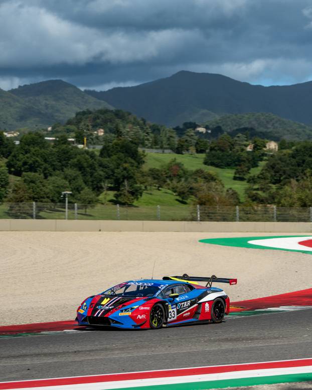 FOTO 24sata na utrci u Italiji. Pogledajte spektakl s hrvatskim vozačem za volanom Huracana