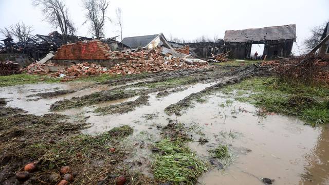 Nakon potresa Majskim Poljanama zbog dugotrajne kiše prijete poplave