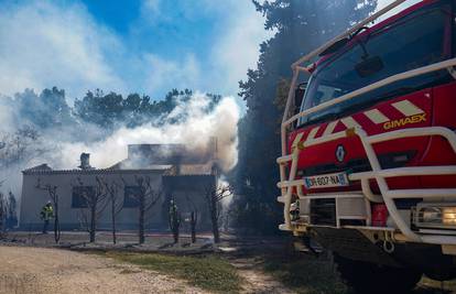 Šumski požari izmiču kontroli u Francuskoj, evakuiraju ljude