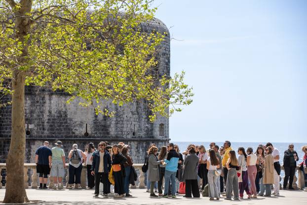 Dubrovnik: Veliki broj turista u razgledavanju grada