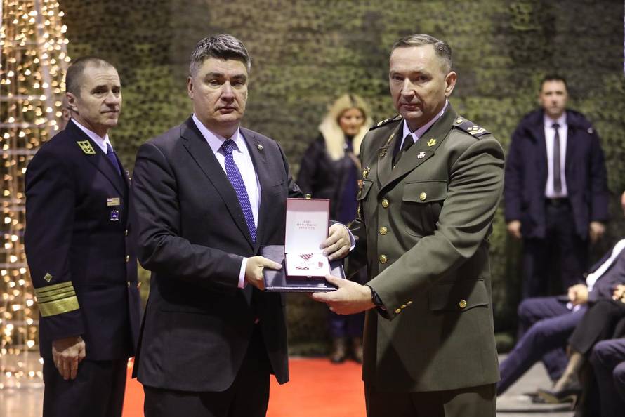 Zagreb: Zoran Milanović sudjelovao na obilježavanju 31. obljetnice Hrvatskog vojnog učilišta Dr. Franjo Tuđman