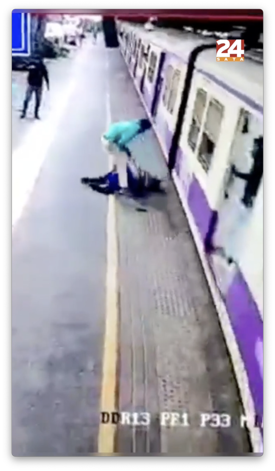 Dramatična snimka iz Indije: Pao pod vlak, glavu mu je spasila brza reakcija zaštitara