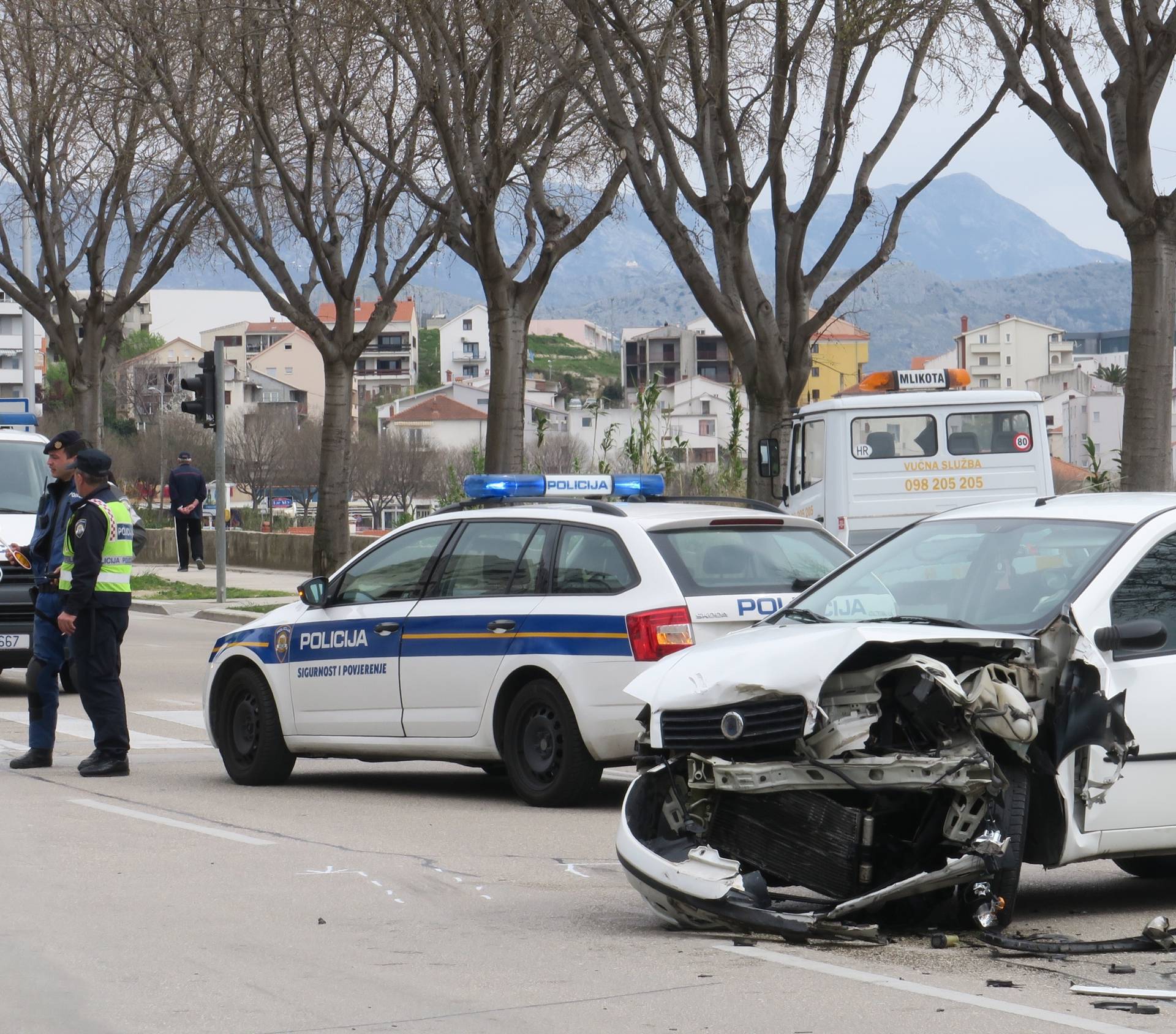 Automobilom se zabio u izlog pekare, ozlijeđeno troje ljudi