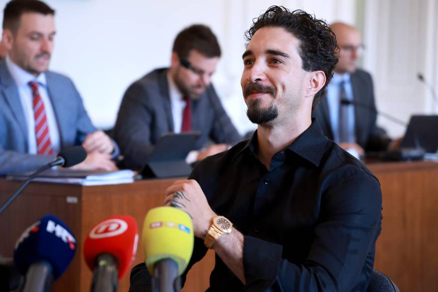 Vrsaljko na suđenju Mamićima: 'Zdravko mi je kazao da ćemo se obitelj i ja tad kupati u zlatu...'