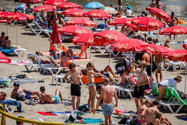 Split: Brojni turisti i građani dan proveli na Bačvicama