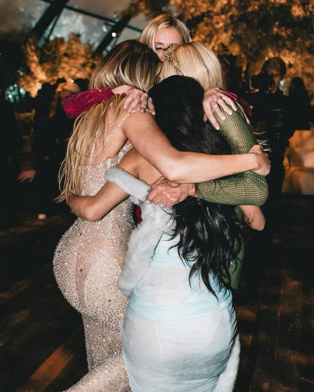 FOTO Kardashiani organiziraju najskuplji božićni party, a evo kako su se mijenjali kroz godine