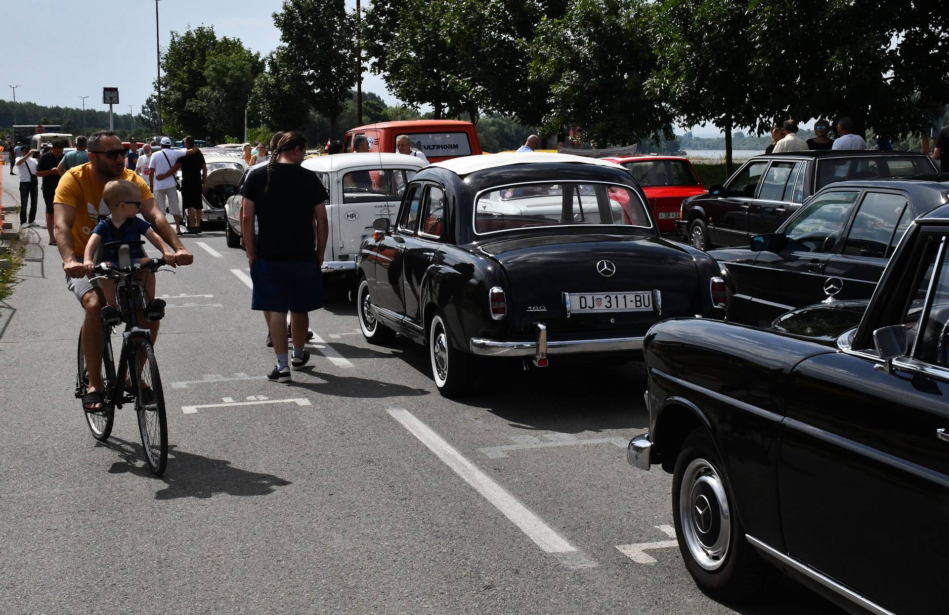 Šesti Međunarodni oldtimer susret u Slavonskom Brodu