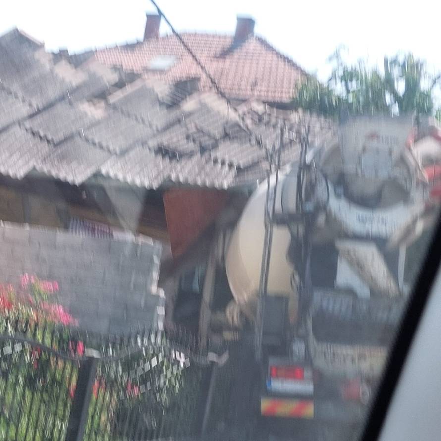 GALERIJA Pogledajte kako je kamion doslovno razvalio kuću