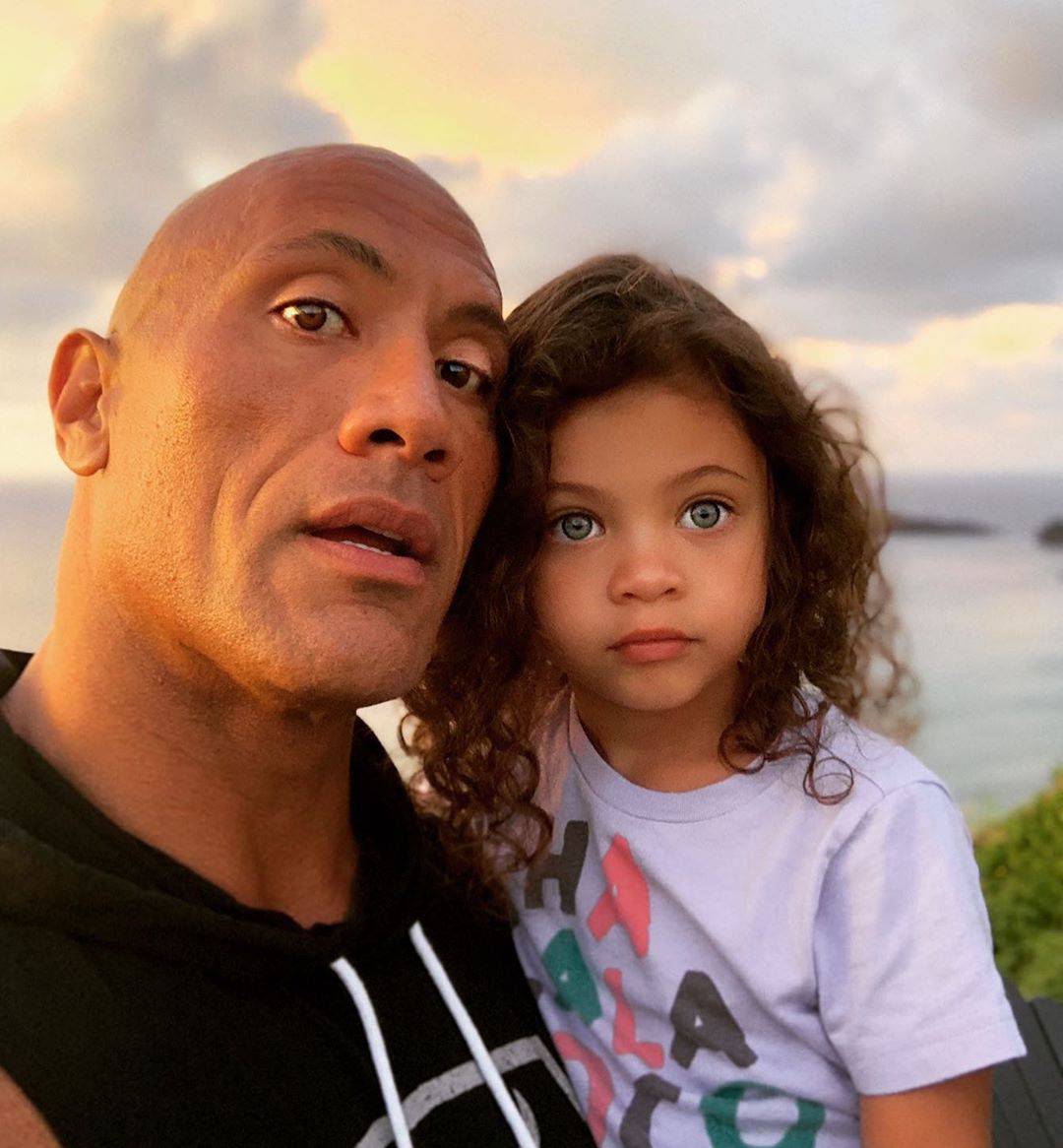 The Rock pjevao kćerkici kako bi ju naučio da mora prati ruke