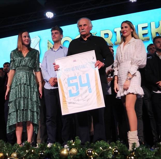 FOTO Igrači Rijeke u ležernom izdanju, Zlomislić s ovratnikom. Stiglo i obećanje oko stadiona