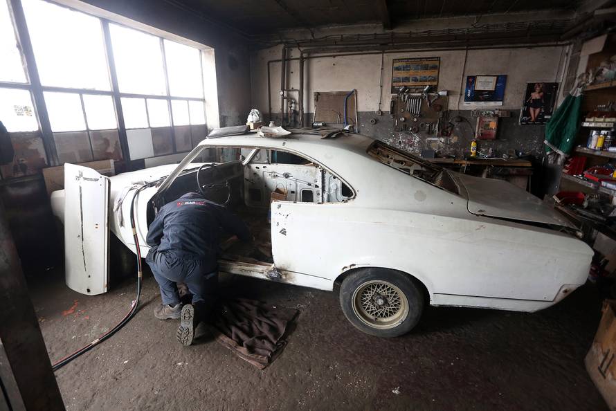 'Tata je bio na rubu da se ubije. Život mu je spasio stari Ford...'