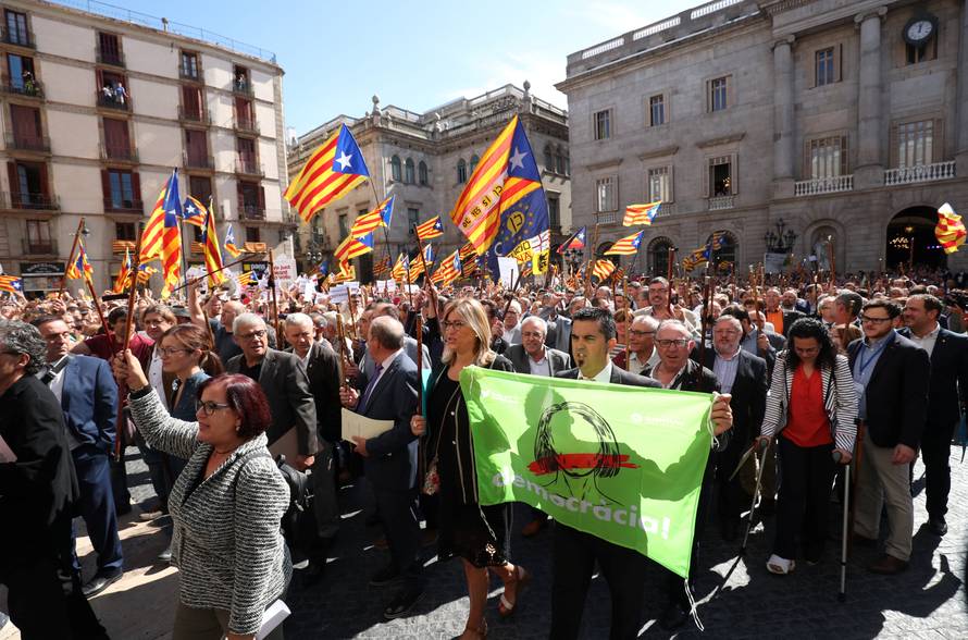 Mayors of towns of Catalonia that support the Referendum of 1-O arrive at Palau de la Generalitat in Barcelona