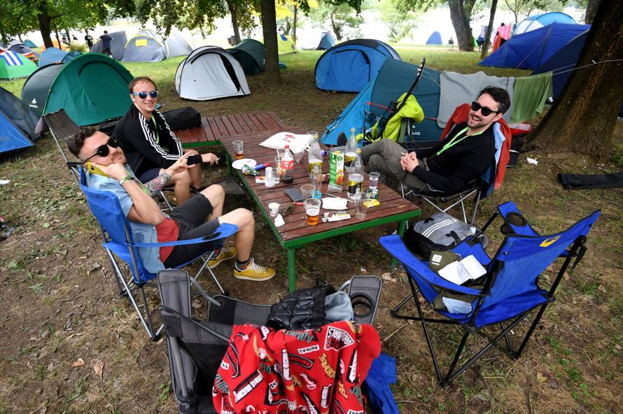 Zagreb: Prvi posjetitelji INmusic festivala smjestili se u kamp i raskomotili