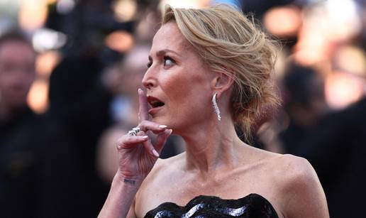Gillian Anderson: 'Stalno su nas opsjedali, pa sam namjerno autom i&scaron;la prema paparazzima'