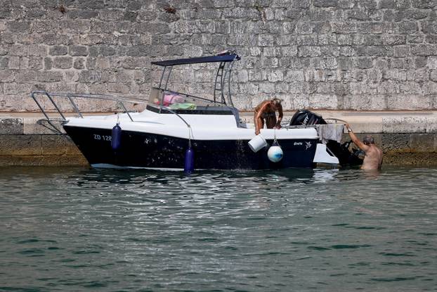 Zadar: Velik brok kupača na zadarskim plažama