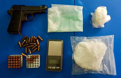 Trogirska policija uhitila ženu, kod nje su našli drogu i pištolj