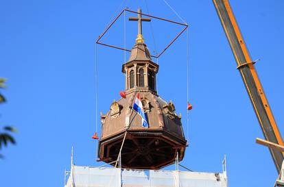 FOTO Pogledajte postavljanje obnovljene kupole tornja na baziliku u Palmotićevoj