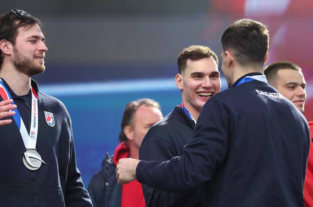 Zagreb: Hrvatska rukometna reprezentacija stigla na svečani doček na Trgu bana Josipa Jelačića