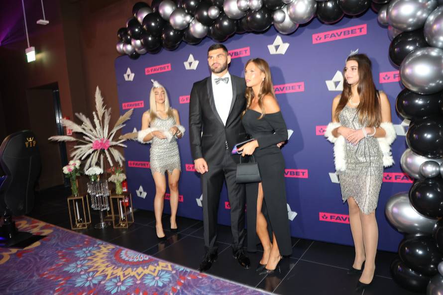 Imat ću još par borbi do meča za titulu, ali sad svi žele u ring sa mnom. I napokon mogu zaraditi