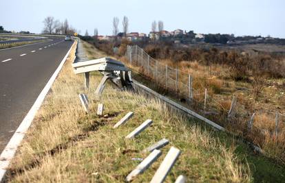 Probio zaštitnu ogradu i mreže pa se isprevrtao nekoliko puta