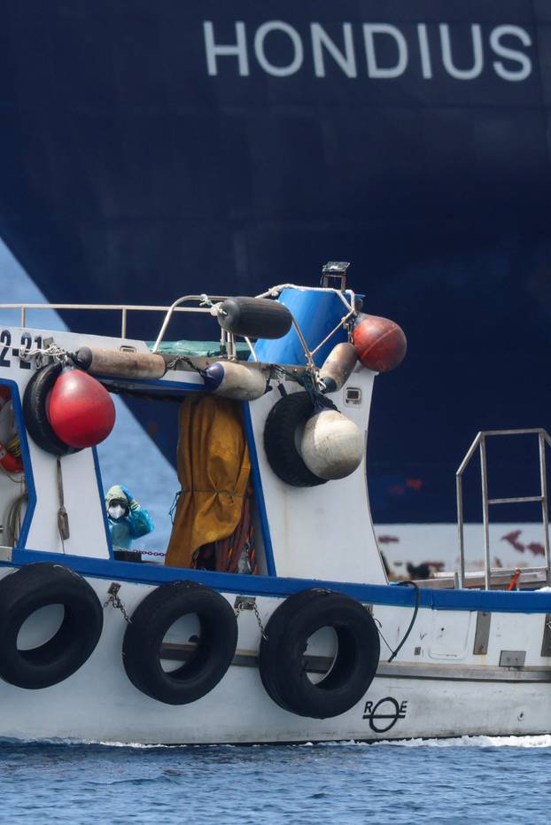 Cruise ship MV Hondius arrives at the port of Granadilla de Abona after being affected by a hantavirus outbreak, in Tenerife