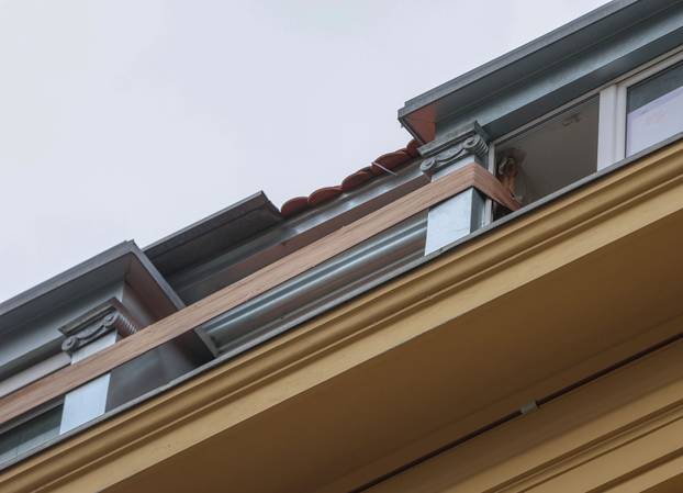 Nevjerojatna scena u centru Zagreba, gurtna još uvijek drži zgradu oštećenu u potresu