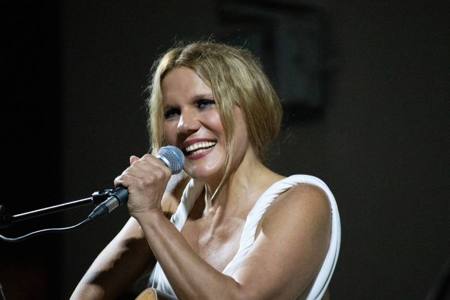 Za Elis Lovrić nema jezične barijere u glazbi, prevest će 'Meriku' na čak 99 jezika