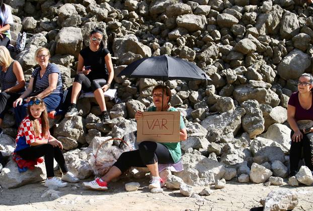 ARHIVA: Utakmica na dnu isušenog Modrog jezera koje danas doseže rekordan vodostaj