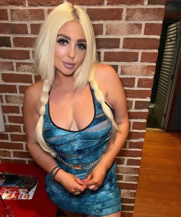 FOTO Bujnoj influencerici ova fobija otežava život: 'Bojim se!'