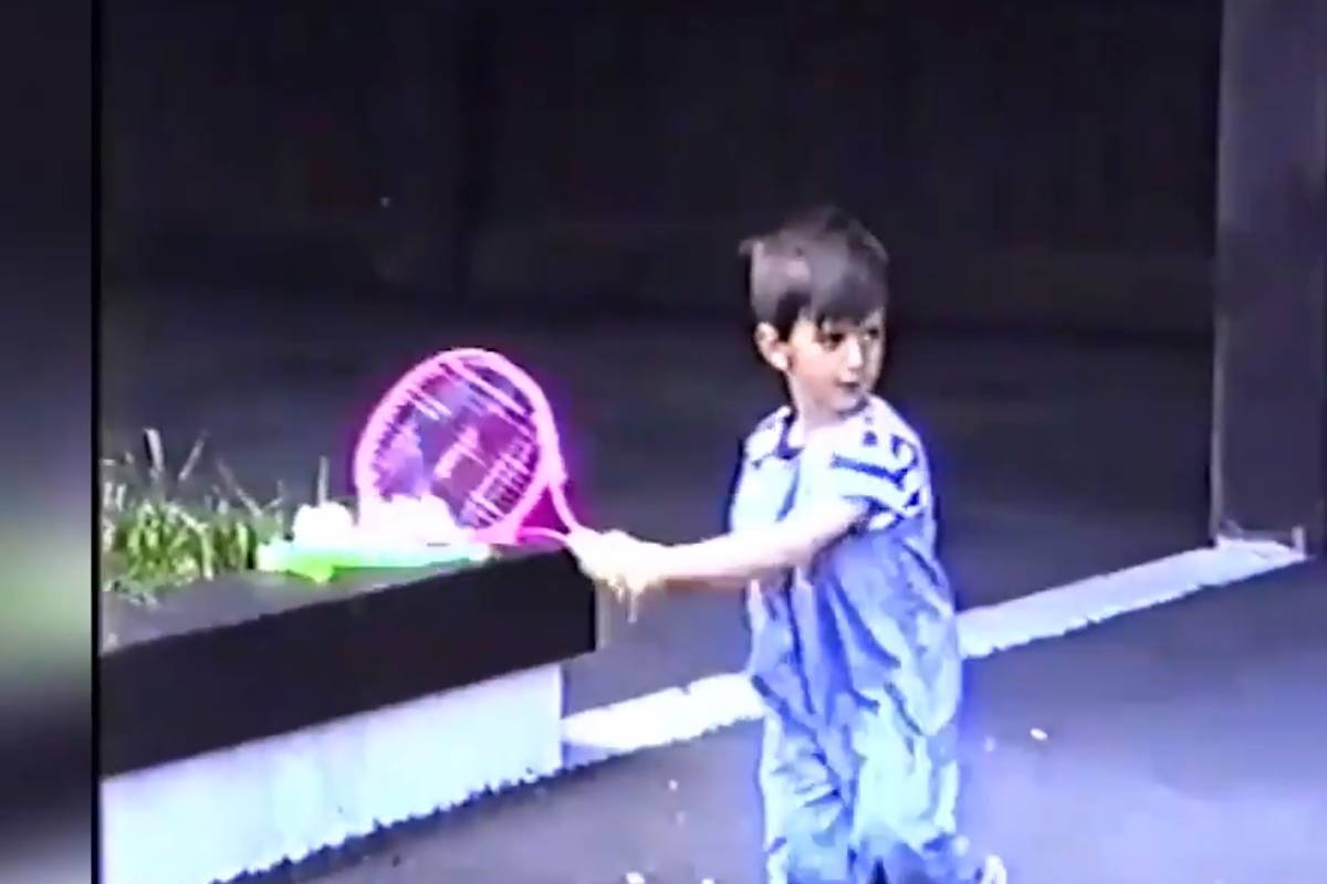 Ovako je Đoković s četiri godine igrao tenis u svome dvorištu...