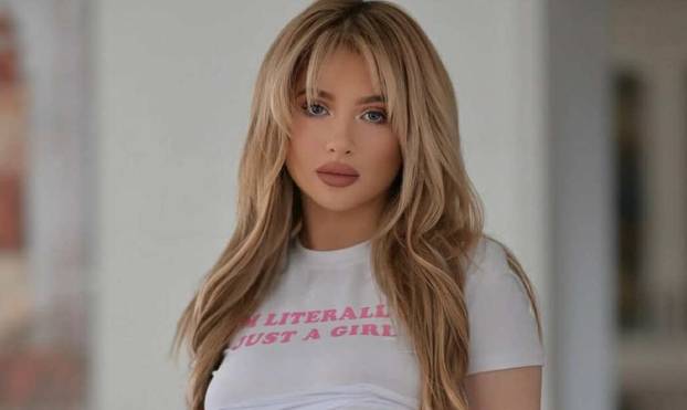 Profil joj je pun provokativnih fotki, a ona je i dalje misterij: Mnogi misle da je AI djevojka