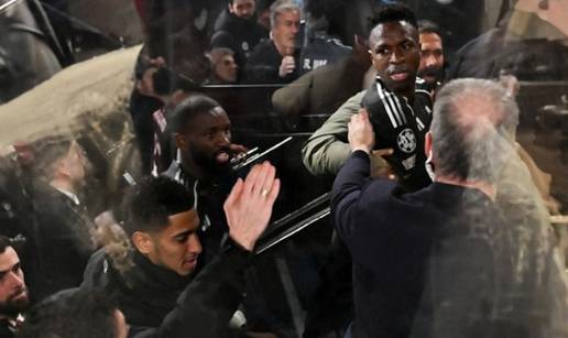 VIDEO Vinius poludio u tunelu nakon susreta, morali ga dr&zcaron;ati