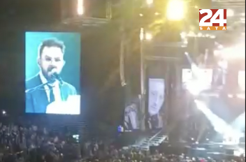 VIDEO Petar Grašo u Beograd je stigao s Hanom, a na koncertu je izveo Oliverovu 'Cesaricu'