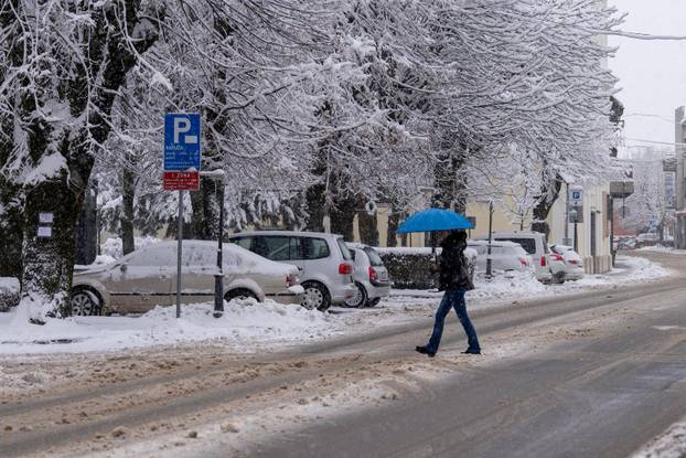 U Gospiću je izmjereno 16 cm snijega