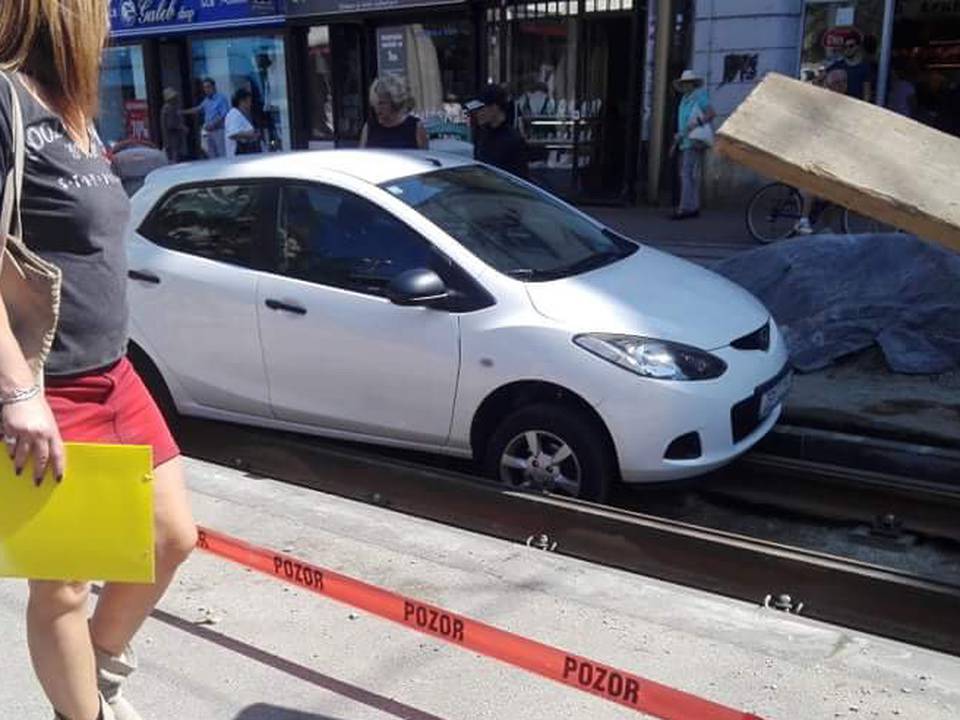 I ona upala autom u tračnice: 'Gledajte prometne znakove!'