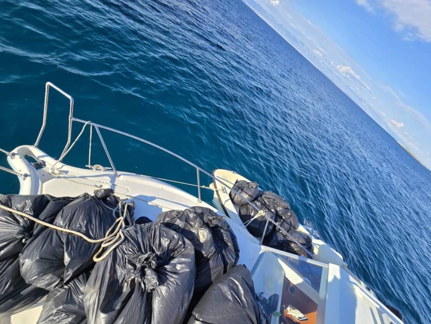 Belgijci čistili na otoku Molatu: Pridružili su se zadarskim izviđačima u ekološkoj akciji