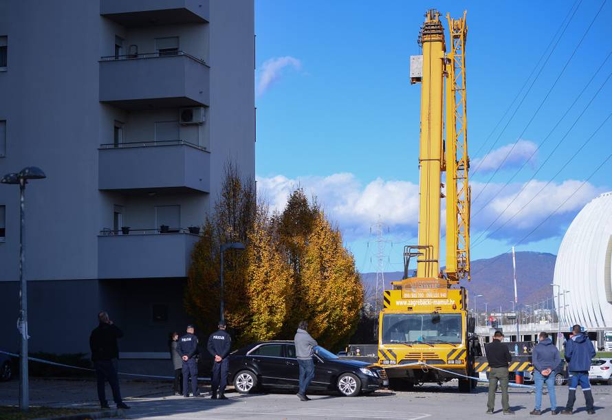 Radnik bez ozljeda dok mu je struja prošla kroz kran i gume