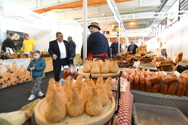 Grubišno Polje: Otvoren dvodnevni 19. Gospodarski sajam sira, meda i vrganja