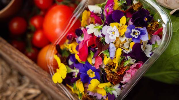 Colourful,Freshly,Picked,Edible,Flowers