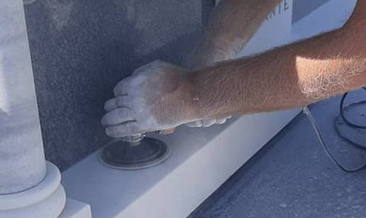 Brušenje i poliranje grobnica: Očuvanje vrijednosti kroz generacije