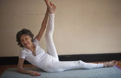 Tao ima 93 godine i najstarija je instruktorica joge na svijetu 