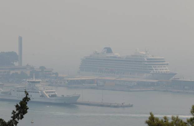 Split  prekriven dimom zbog požara kod Tomislavgrada