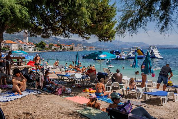 Kaštel Stafilić: Gužva na plaži Gabine