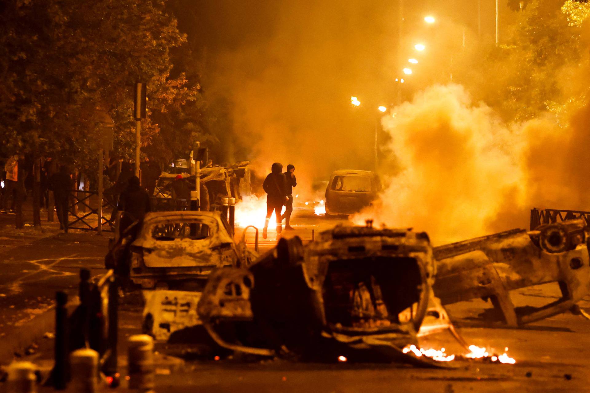 Riots after a teenager shot dead by police in a Paris suburb