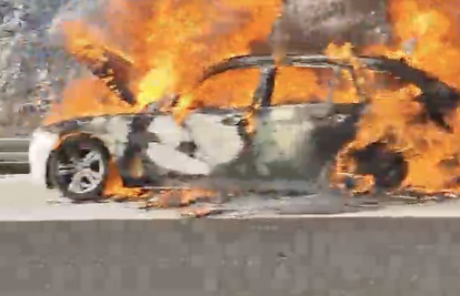 VIDEO Zapalio se automobil kod Radošića: Nema ozlijeđenih