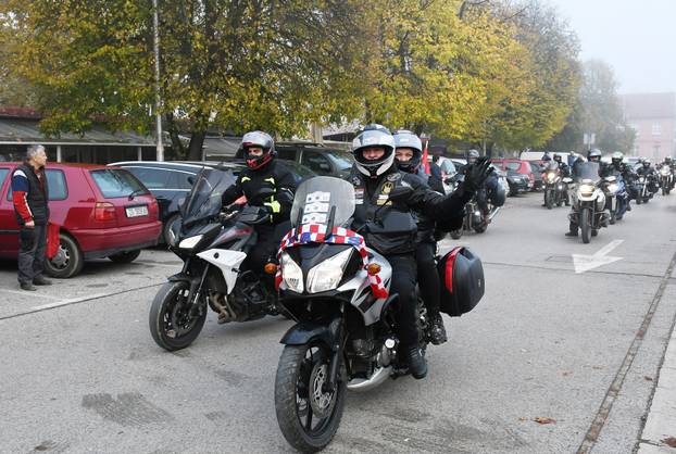 Sisak: Motoristi odali počast poginulim braniteljima