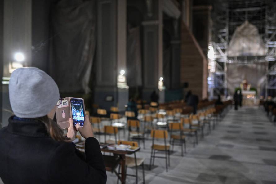 FOTO U bazilici Srca Isusova u Palmotićevoj prvi puta nakon razornog potresa služili misu